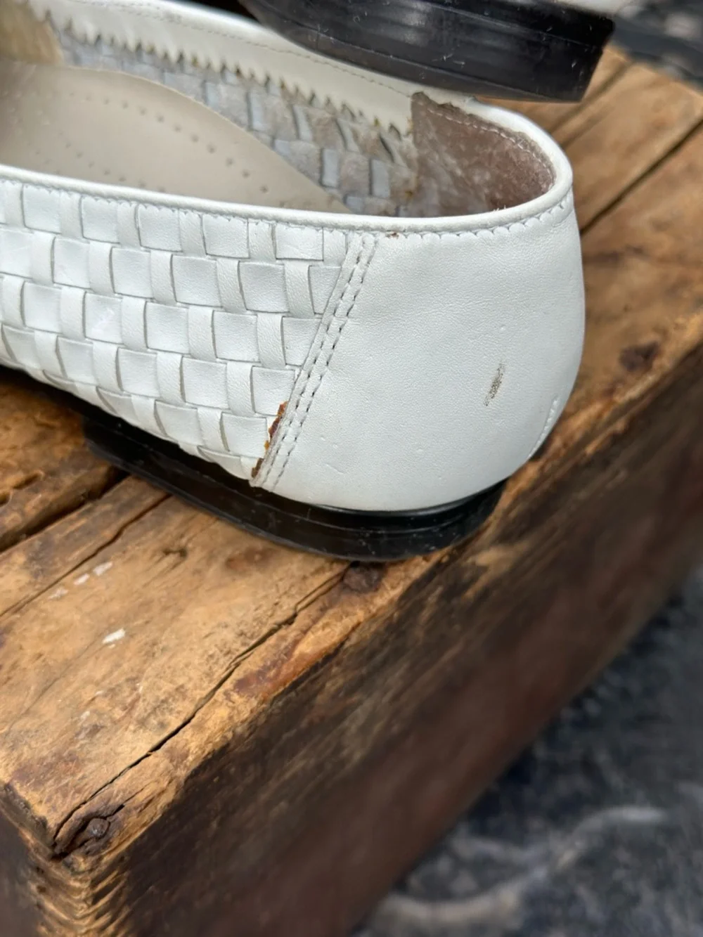 Trotters Basketweave Leather Flats White Loafers Comfort Chic Style